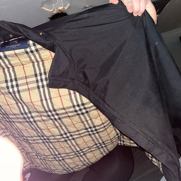 It’s a small but large for normal sized ppl, cause Burberry for bigger ppl, - Picture 5 of 8